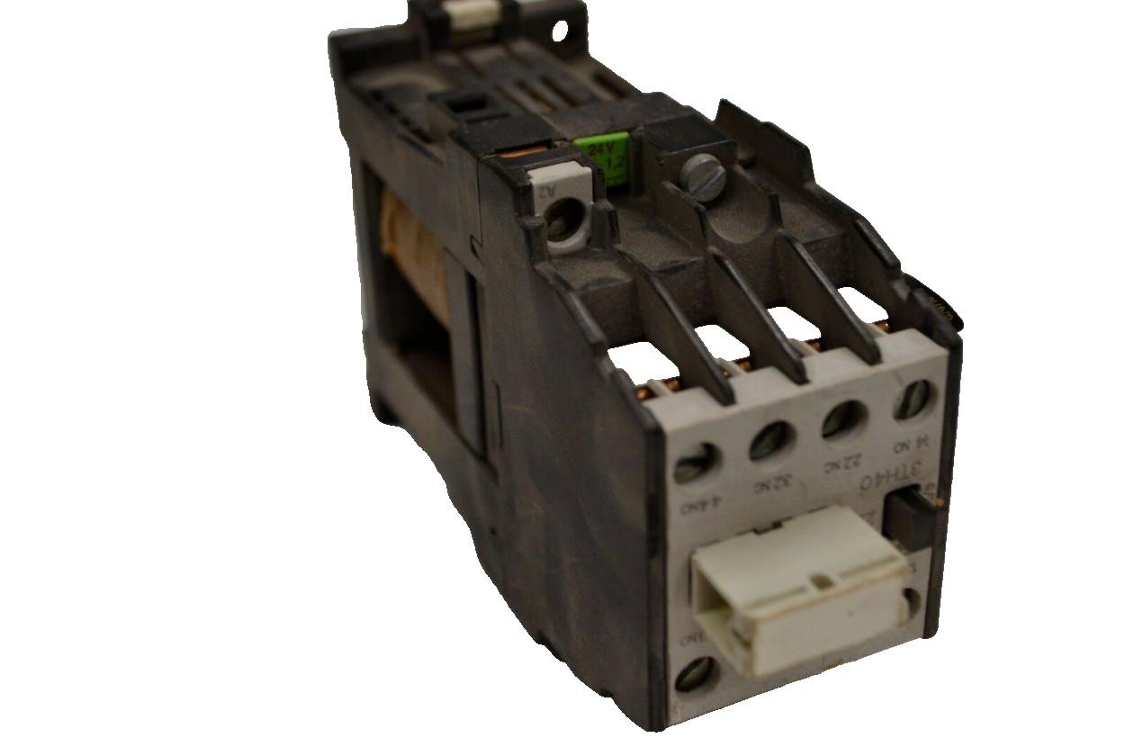 Relay Contactor 3TH4022-0B 24V DC Cil NO and NC Contacts