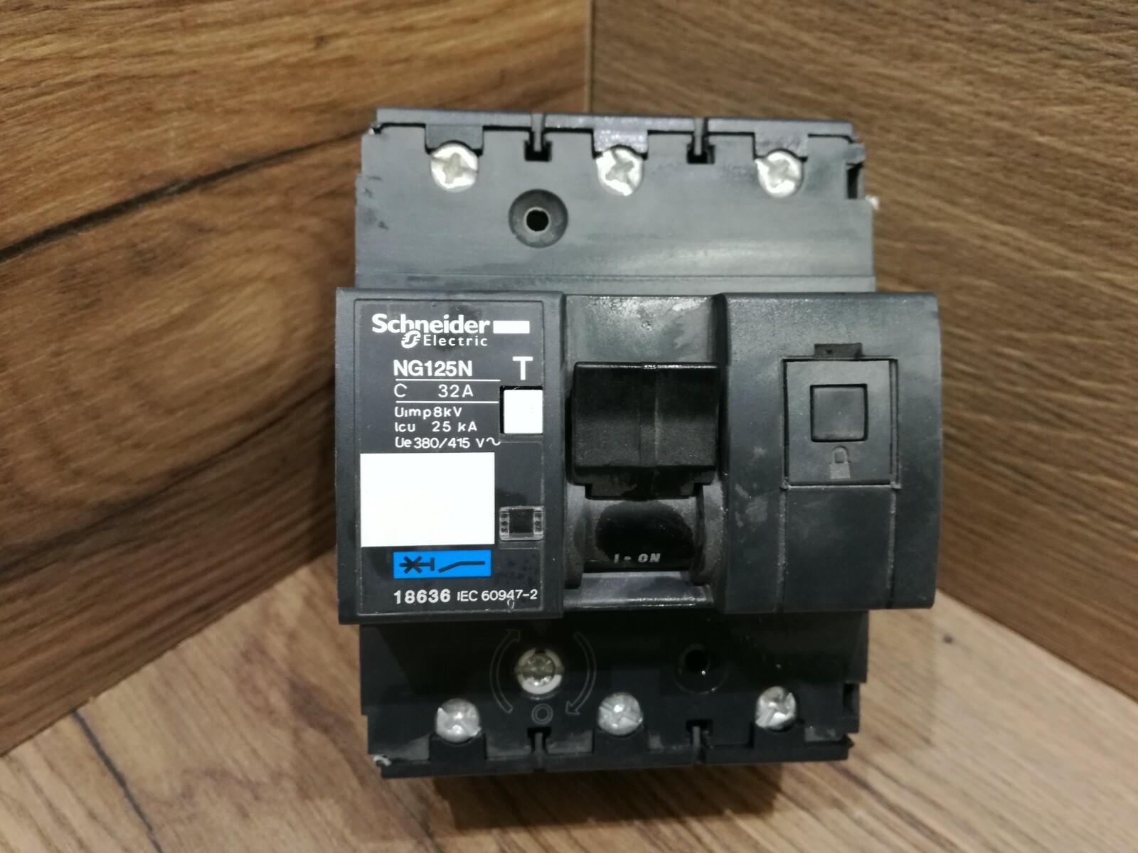 ELECTIC Miniature circuit-breaker 32A 25kA 3P NG125N curve 18636