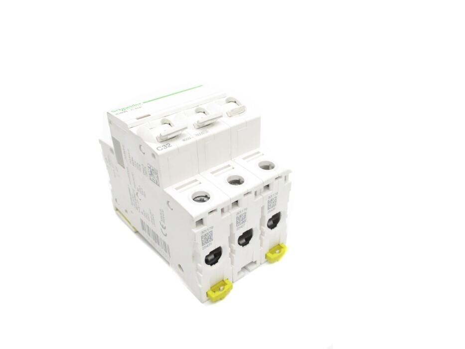 A9F79332 32A 400V AS PICTURED) NSNP
