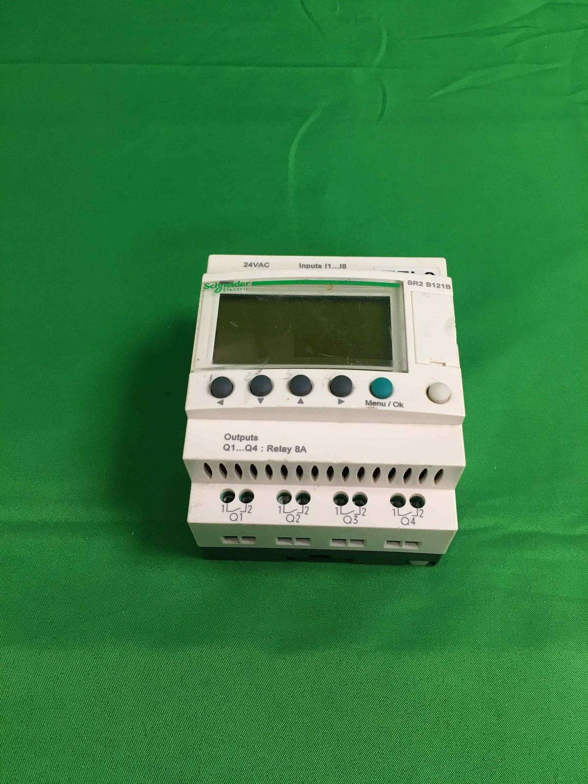 compact smart relay, Zelio Logic SR2 SR3, 12 IO, 24V AC, clock, display
