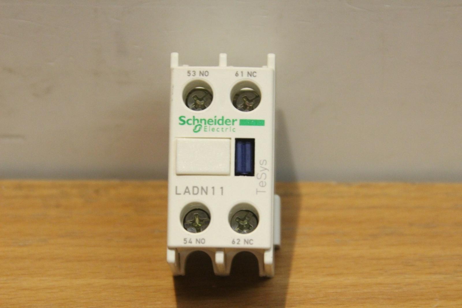 TeSys Deca, auxiliary contact block, 1 NO and 1 NC, top mount, screw clamp terminals, for LC1D09 to LC1D150 contactors