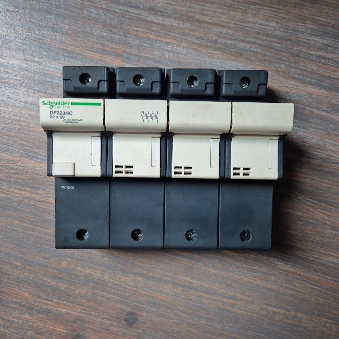 Fuse carrier, TeSys DF, 3P+N, 125A, 690VAC, fuse size 22x58mm, with tubular link
