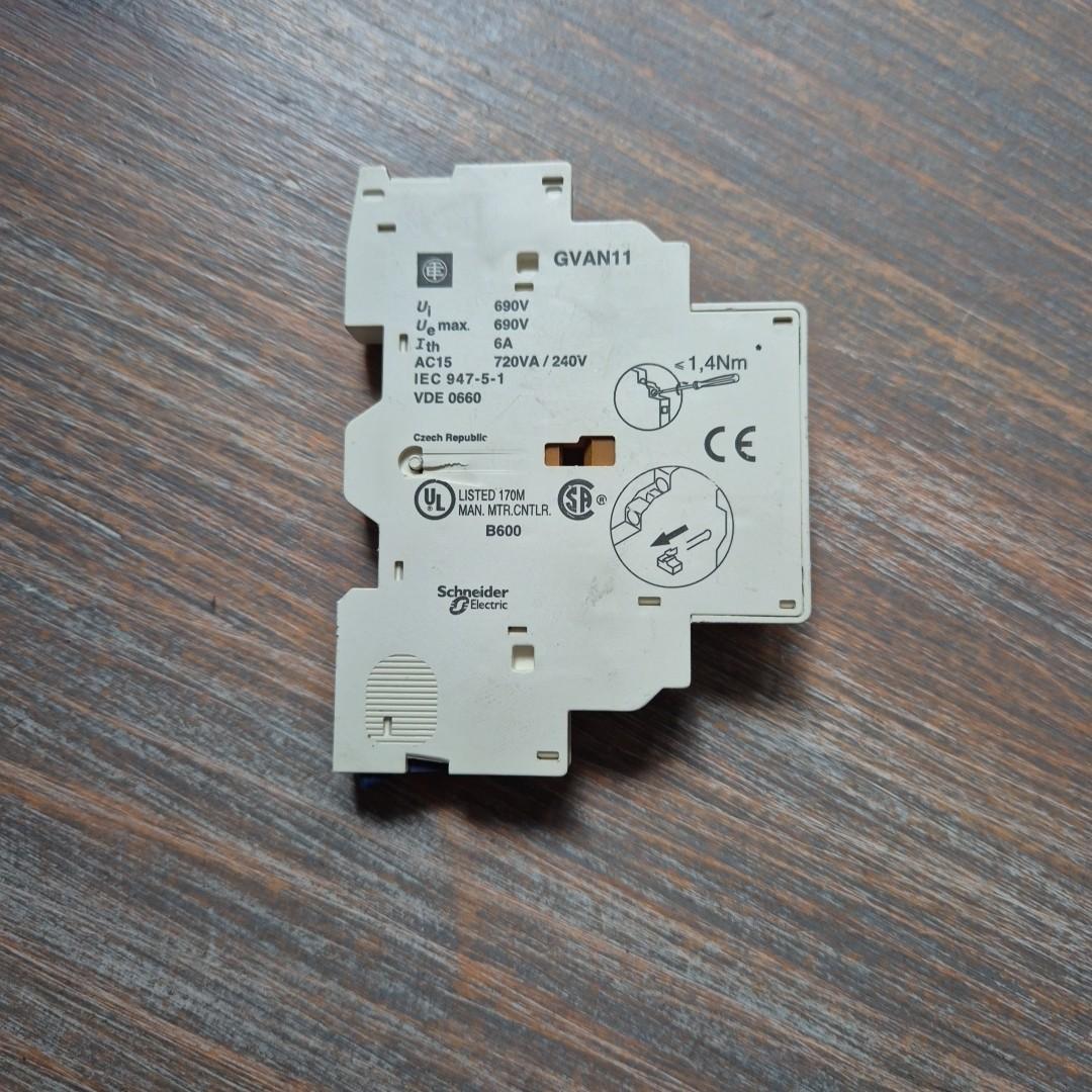 TeSys Deca Manual Starter and Protector, auxiliary contact block, 1 NO and 1 NC, side mount, screw clamp