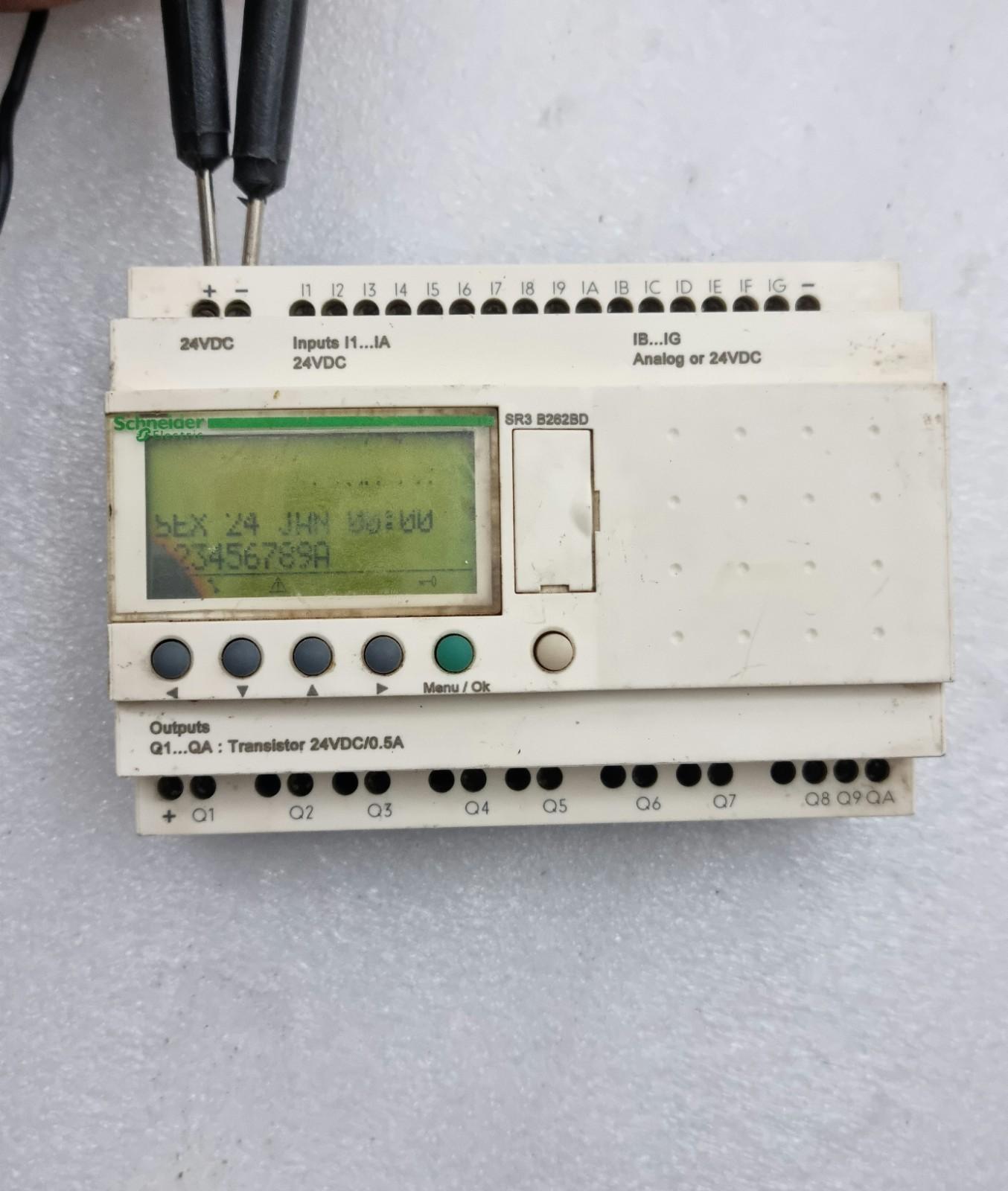 modular smart relay, Zelio Logic SR2 SR3, 26 IO, 24V DC, clock, display, 10 transistor outputs