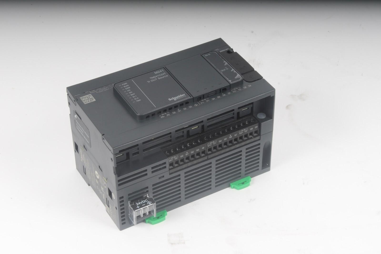 logic controller, Modicon M241, 24 IO, transistor, PNP