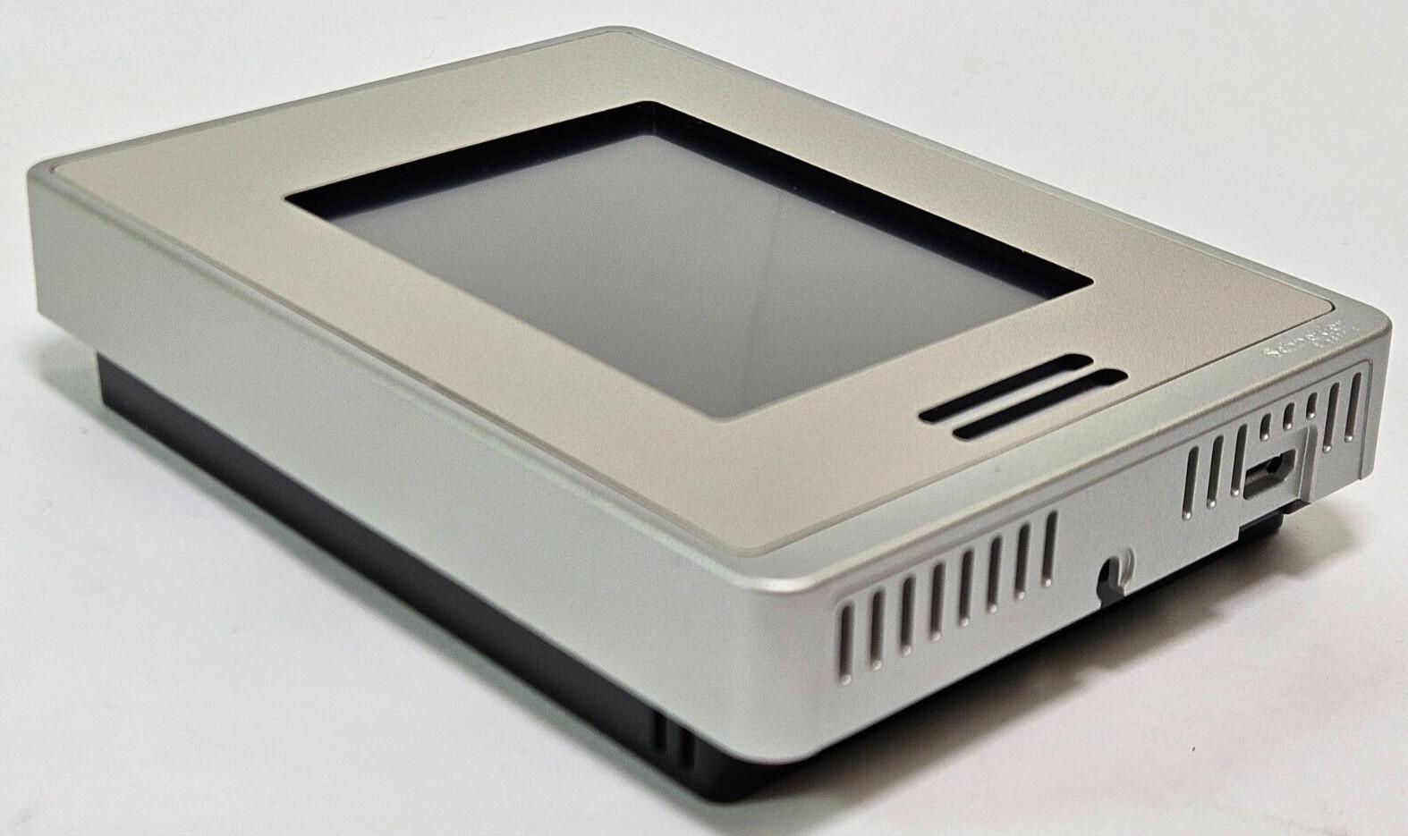 Low-Voltage Fan Coil Room Controller & Zone Controller: BACnet MS/TP, RH sensor & control, Silver Case/Fascia