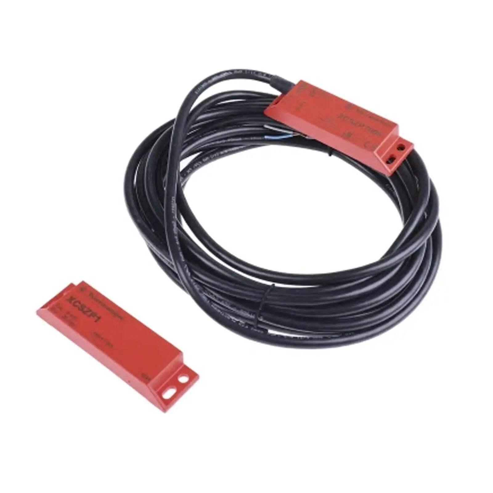 Coded magnetic switch, Telemecanique Safety switches XCS, XCSDMP, 2 NC + 1 NO, 1 NC staggered, 5 m