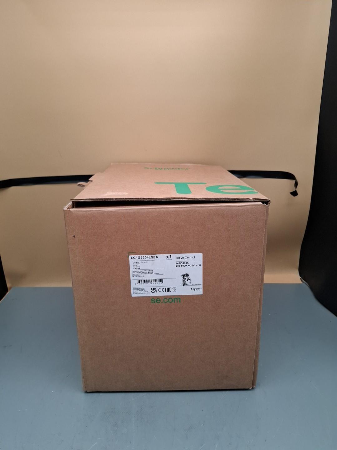 Contactor, high power, TeSys Giga, advanced version, 4 pole/NO, AC-1 <=440V 440A, 200-500VAC/DC coil