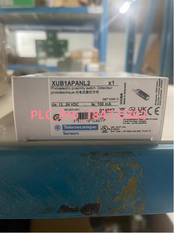 Photoelectric sensors XU, XUB, reflex, Sn 4 m, 12...24 VDC, cable 2 m