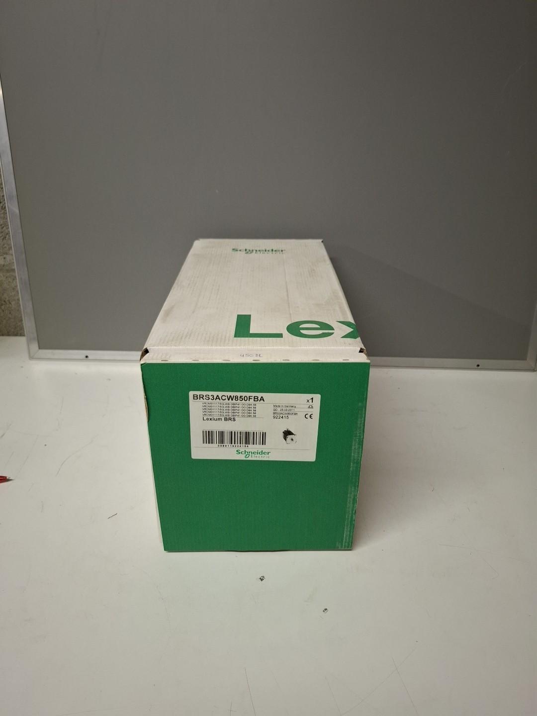 3-phase stepper motor - 13.5 Nm - shaft Ã˜19 mm - L=180 mm - with brake- term box
