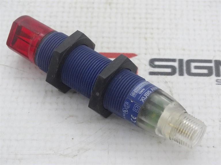 Photoelectric sensors XU, XUB, diffuse, 90°, Sn 0.6 m, 12...24 VDC, M12