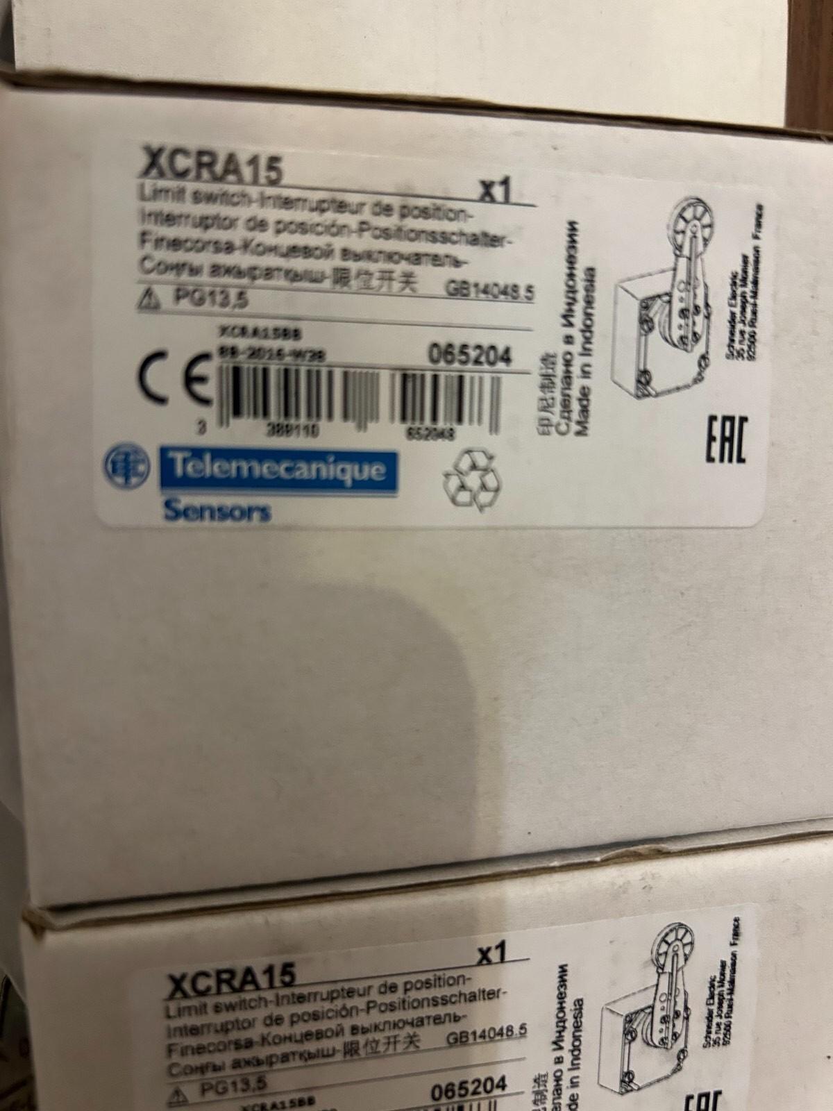 Limit switch, Limit switches XC Standard, XCR, thermoplastic spring return roller lever large, 2X(1NC+NO)