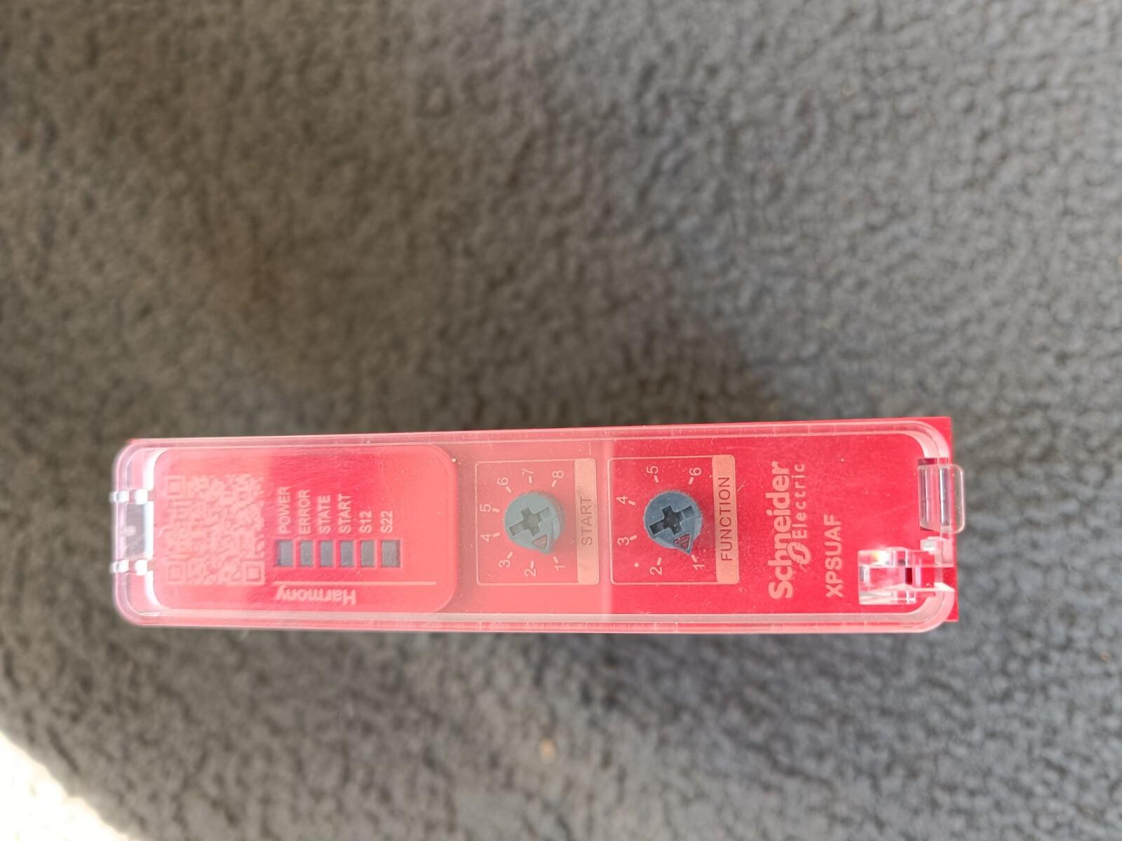 safety module, Harmony XPSU, Cat 4, potential free 2 NC, NO NC, 2 PNP, 24V AC or DC, screw