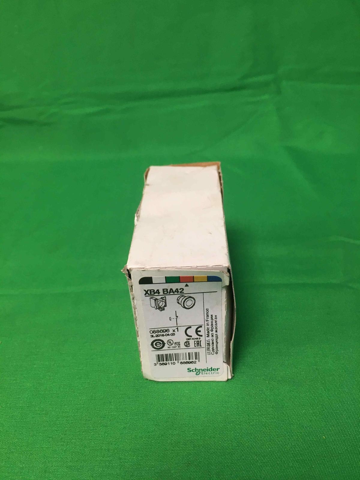 Harmony, 22mm push button, red flush, spring return, 1 NC, unmarked