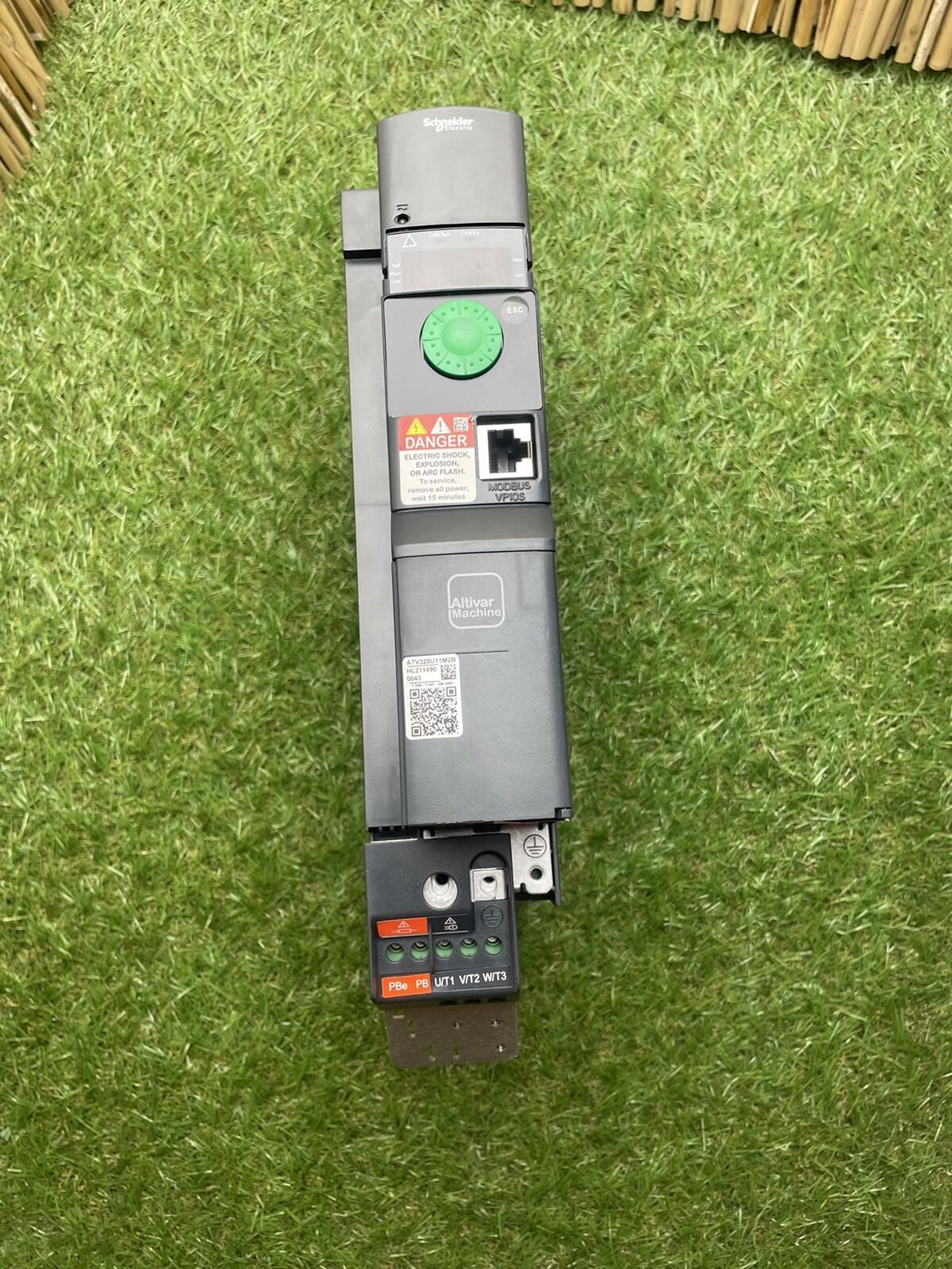 variable speed drive, Altivar Machine ATV320, 1.1kW, 200 to 240V, 1 phase, book