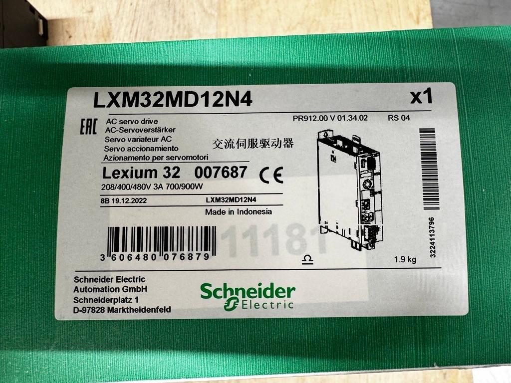 servo motor BSH, Lexium 05, 0.9N.m, 4000rpm, 55mm, keyed shaft, Sincos single turn, with brake, IP65