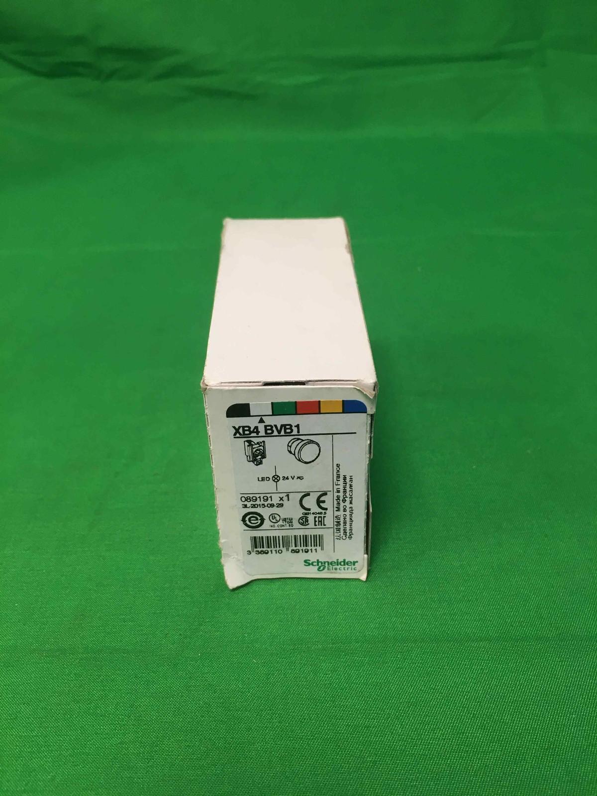 Pilot light, Harmony XB4,metal, white, 22mm, universal LED, plain lens, 24V AC DC