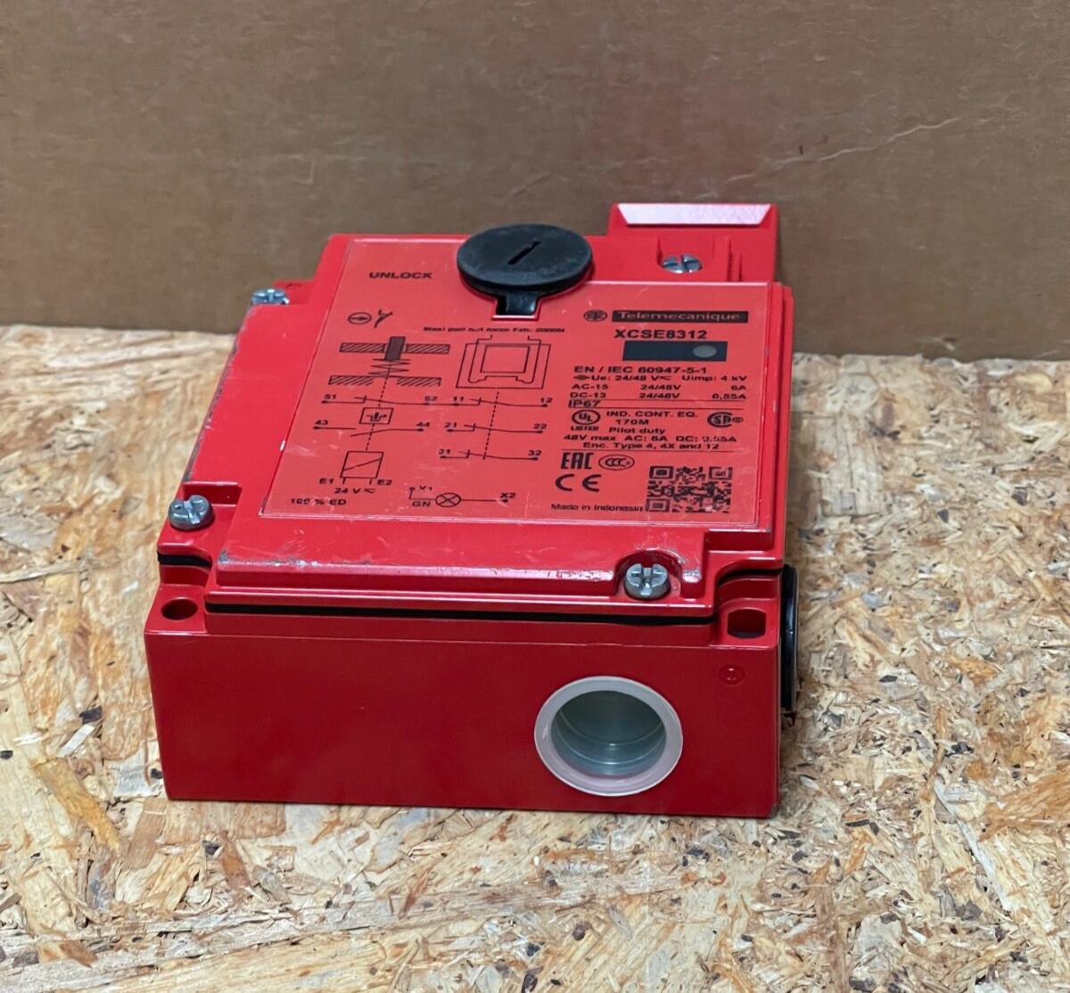 Safety switch, Telemecanique Safety switches XCS, metal XCSE, 3 NC, slow break, 2 entries tapped M20, 24 V