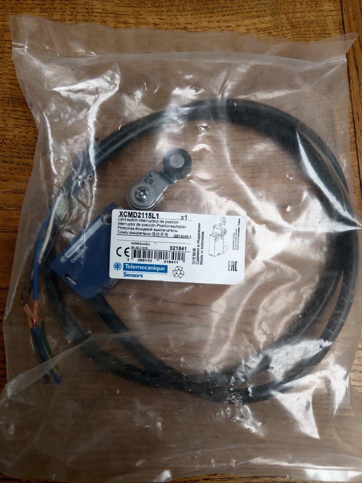 Limit switch, Limit switches XC Standard, XCMD, thermoplastic roller lever, 1NC+1 NO, snap, 1 m