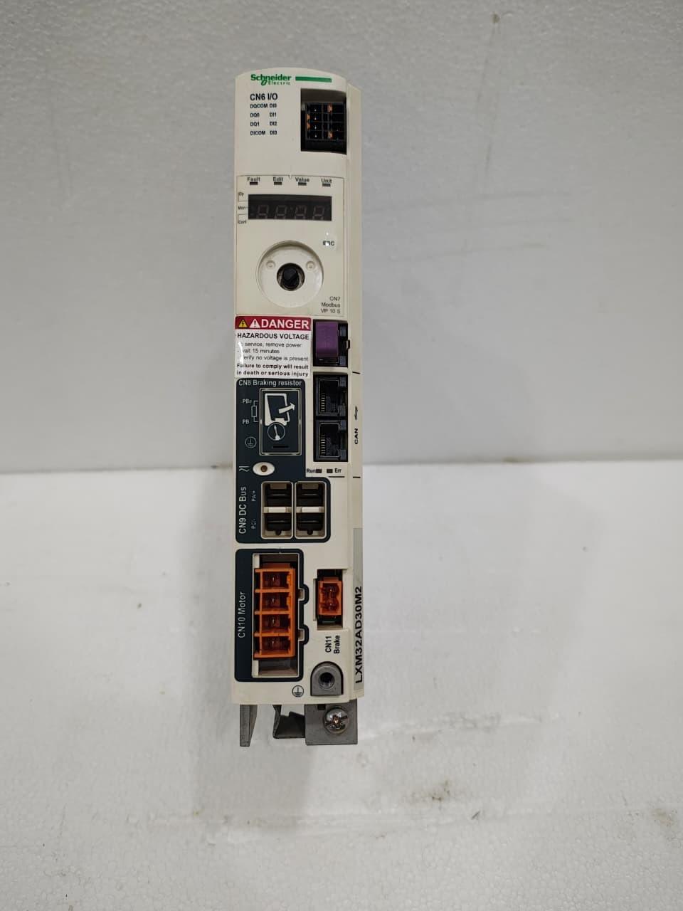 motion servo drive, Lexium 32, 30A, single phase, supply voltage 115 to 230V, 0.8 to 1.6kW, IP20