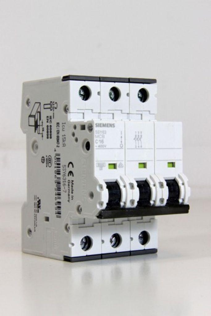 SUP PTOR 5SY6 3P 480V 32A 5K C-TRIP