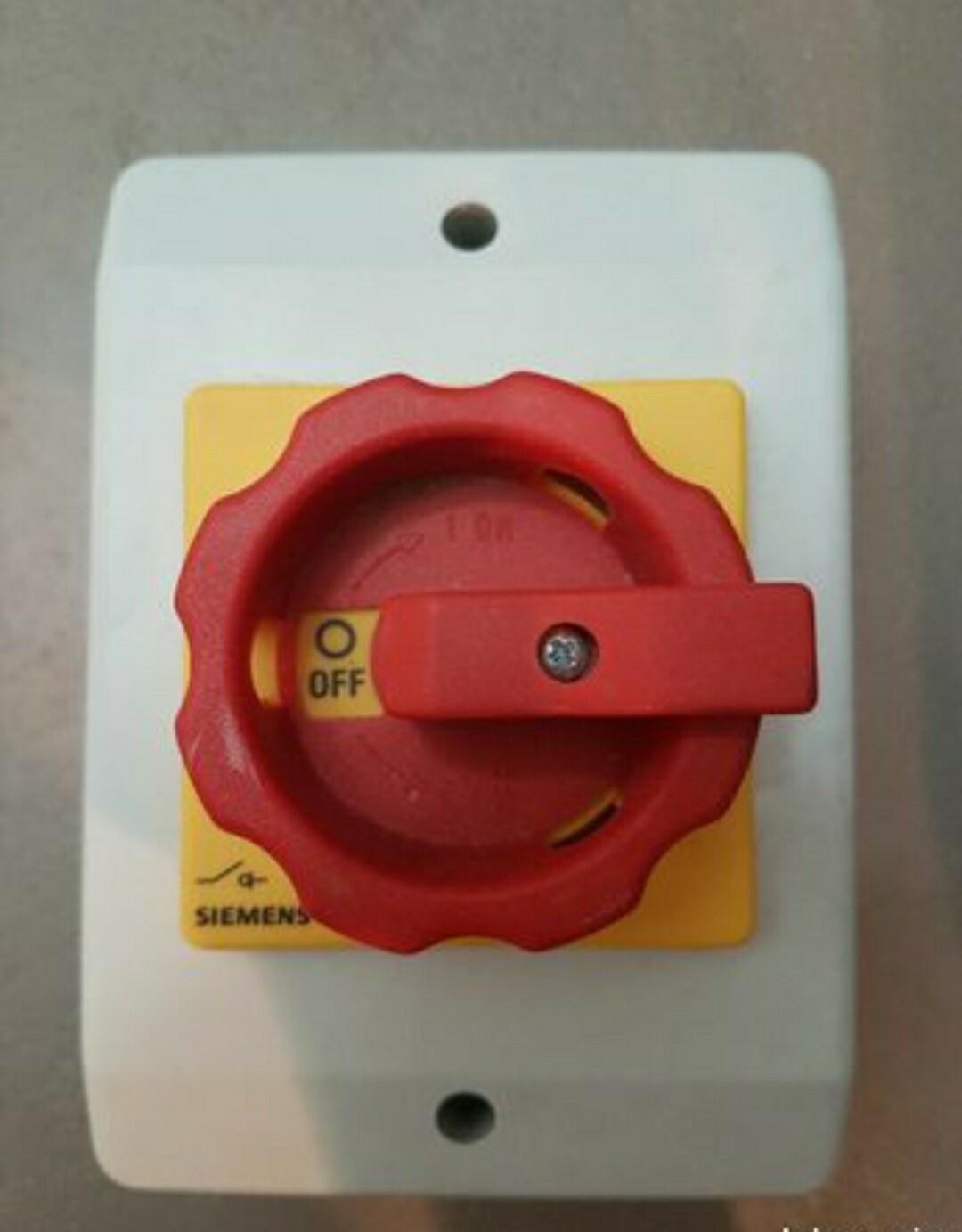 DISC SW 16A ENCL ROT HDL R/Y 4P