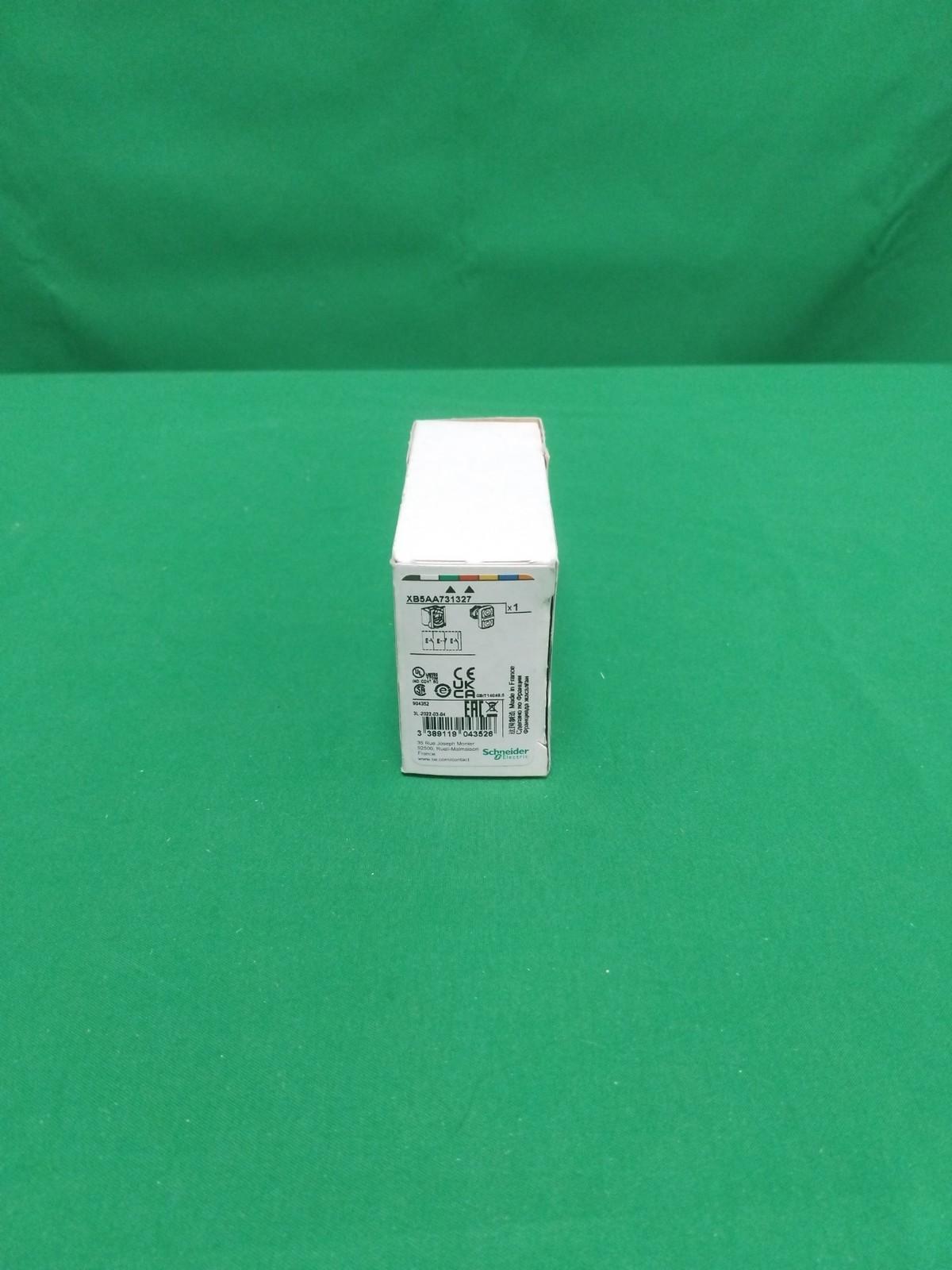 Triple headed push button, Harmony XB5, plastic, 22mm, marked, 1 green flush I + 1 red projecting STOP + 1 green flush II, 2 NO + 1 NC