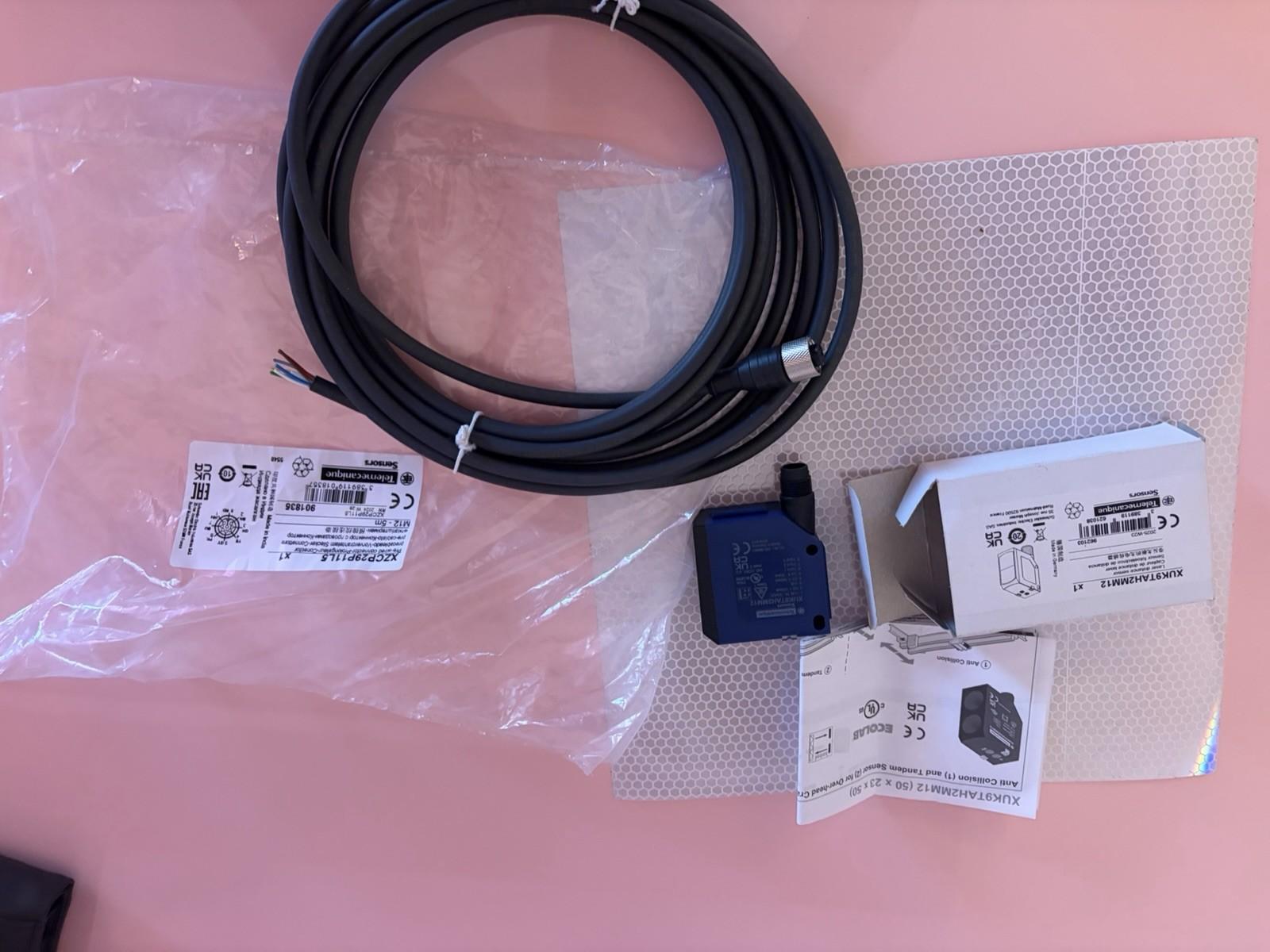 Photoelectric sensors XU, photo electric laser sensor, XUK, reflex, Sn 70 m, 2Q 1Qa 3IN, hoisting app