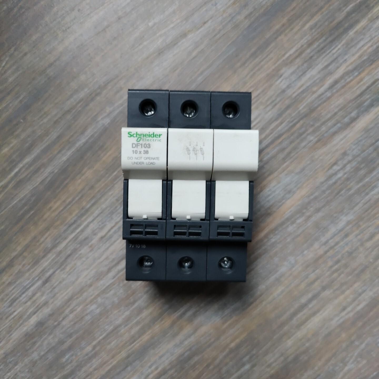 Fuse carrier, TeSys DF, 3P, 32A, 690VAC, fuse size 10x38mm