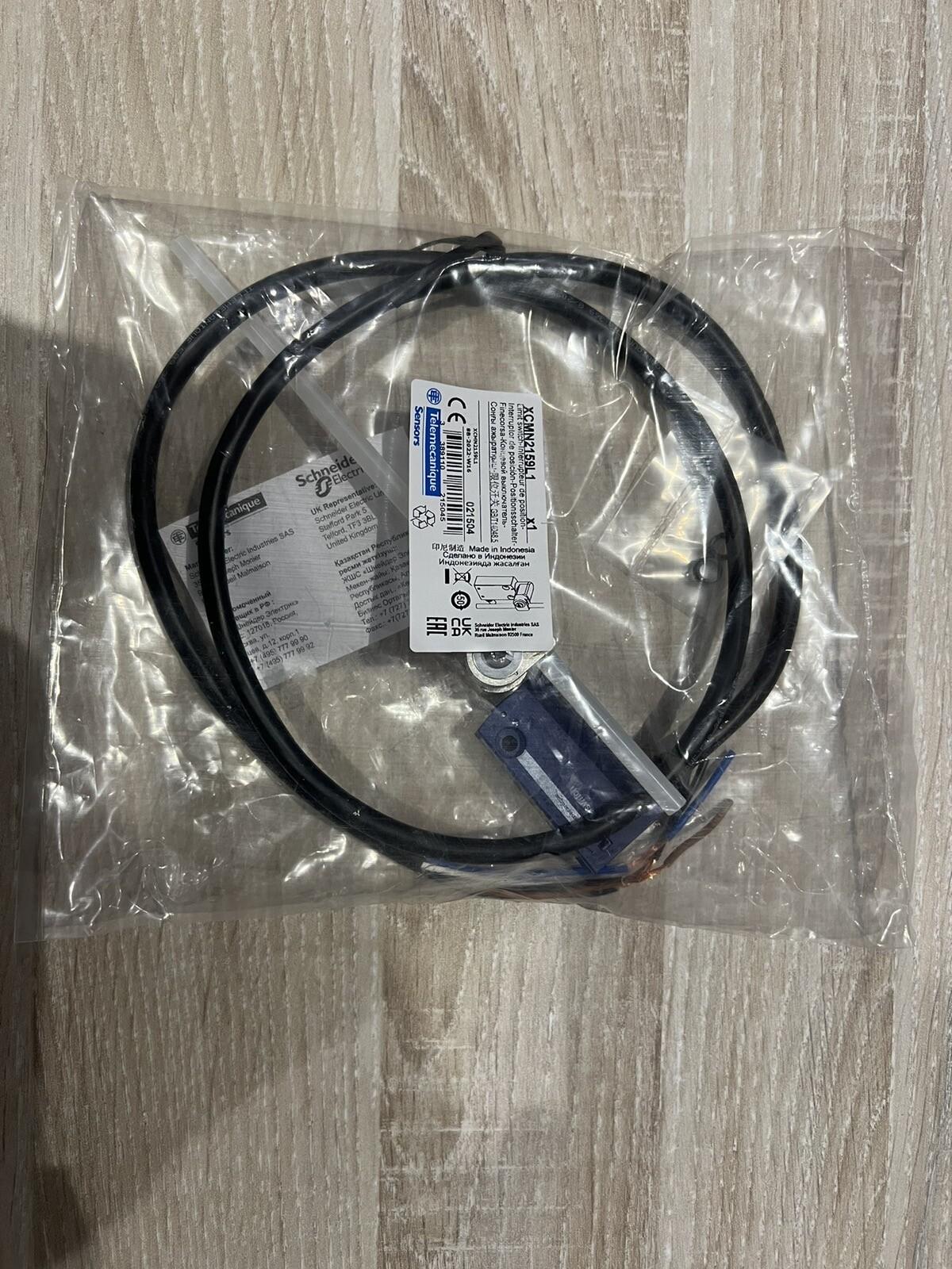Limit switch, Limit switches XC Standard, XCMN, thermoplastic round rod lever 6 mm, 1NC+1 NO, snap, 1 m