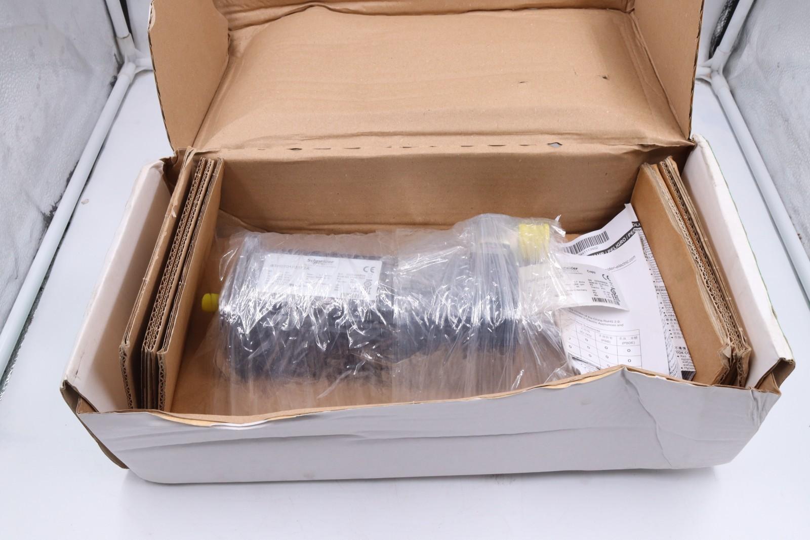 AC servo motor BSH, Lexium 05, 1.4N.m, 3000rpm, keyed shaft, with brake, IP65