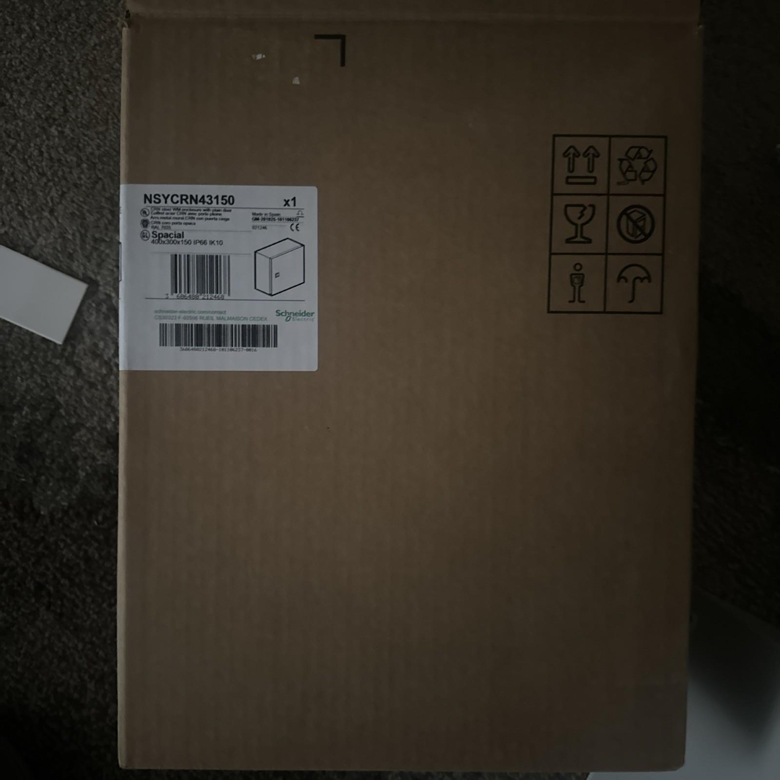 Spacial CRN plain door w/o mount.plate. H400xW300xD150 IP66 IK10 RAL7035..