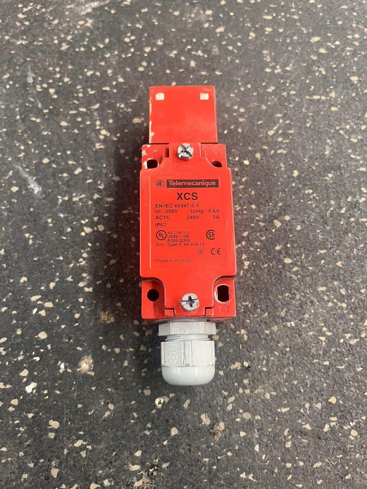Safety switch, Telemecanique Safety switches XCS, metal XCSA, 1 NC + 2 NO, slow break, 1 entry tapped 1/2" NPT