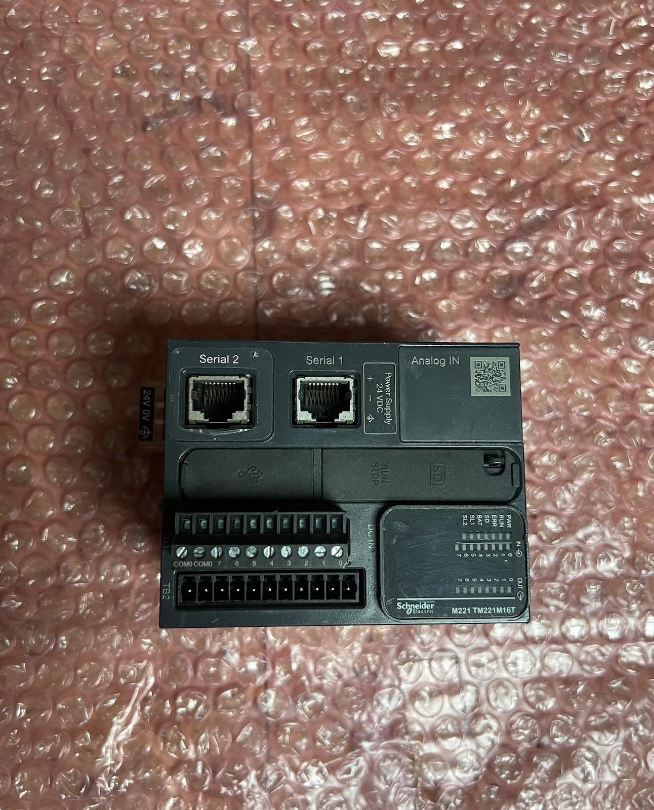 logic controller, Modicon M221, 16 IO, 8 DI, 8 DO, transistor, PNP