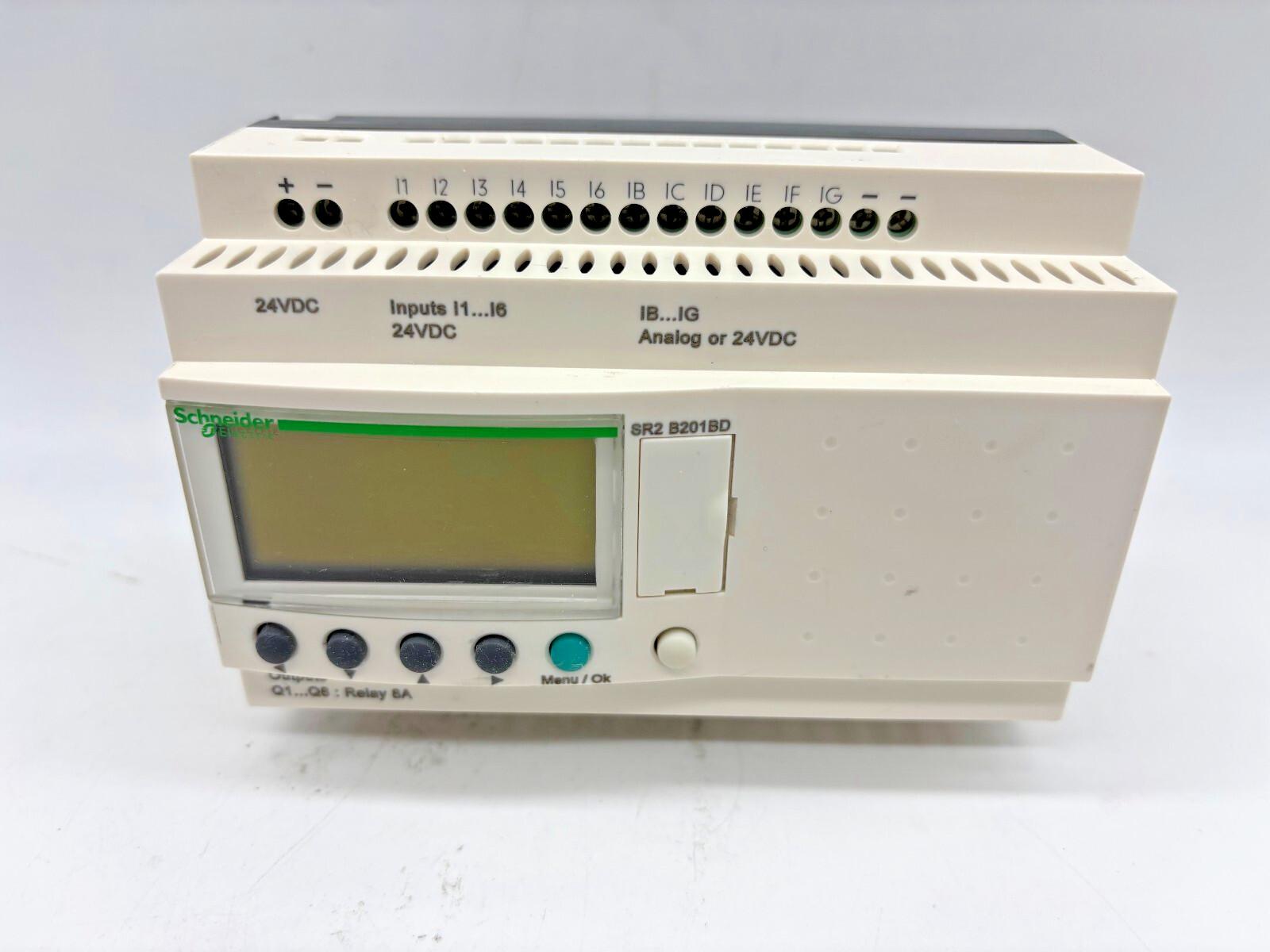 compact smart relay, Zelio Logic SR2 SR3, 20 IO, 24V DC, clock, display, 8 relay outputs