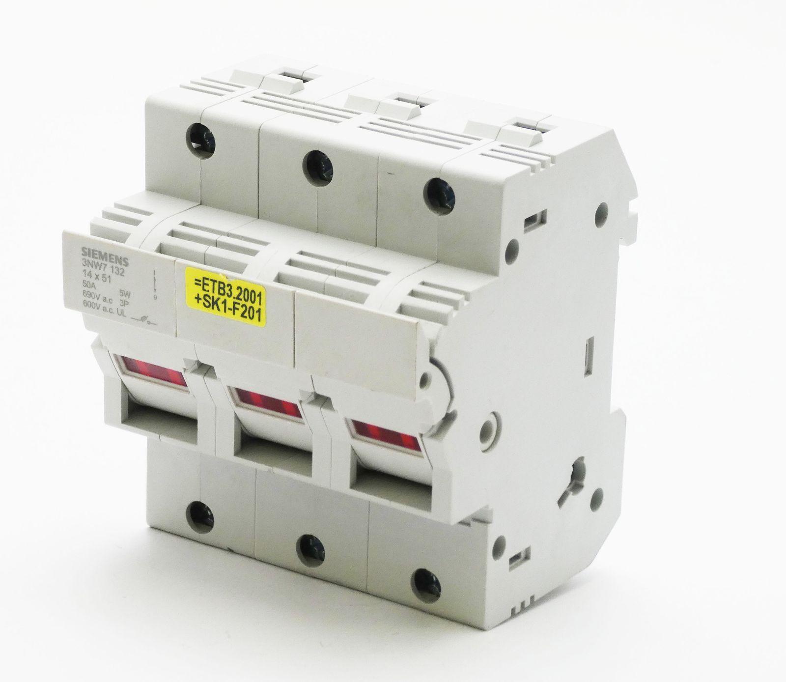 FUSE HOLDER, 3-POLE, 50A, 14X51MM FUSE, LED