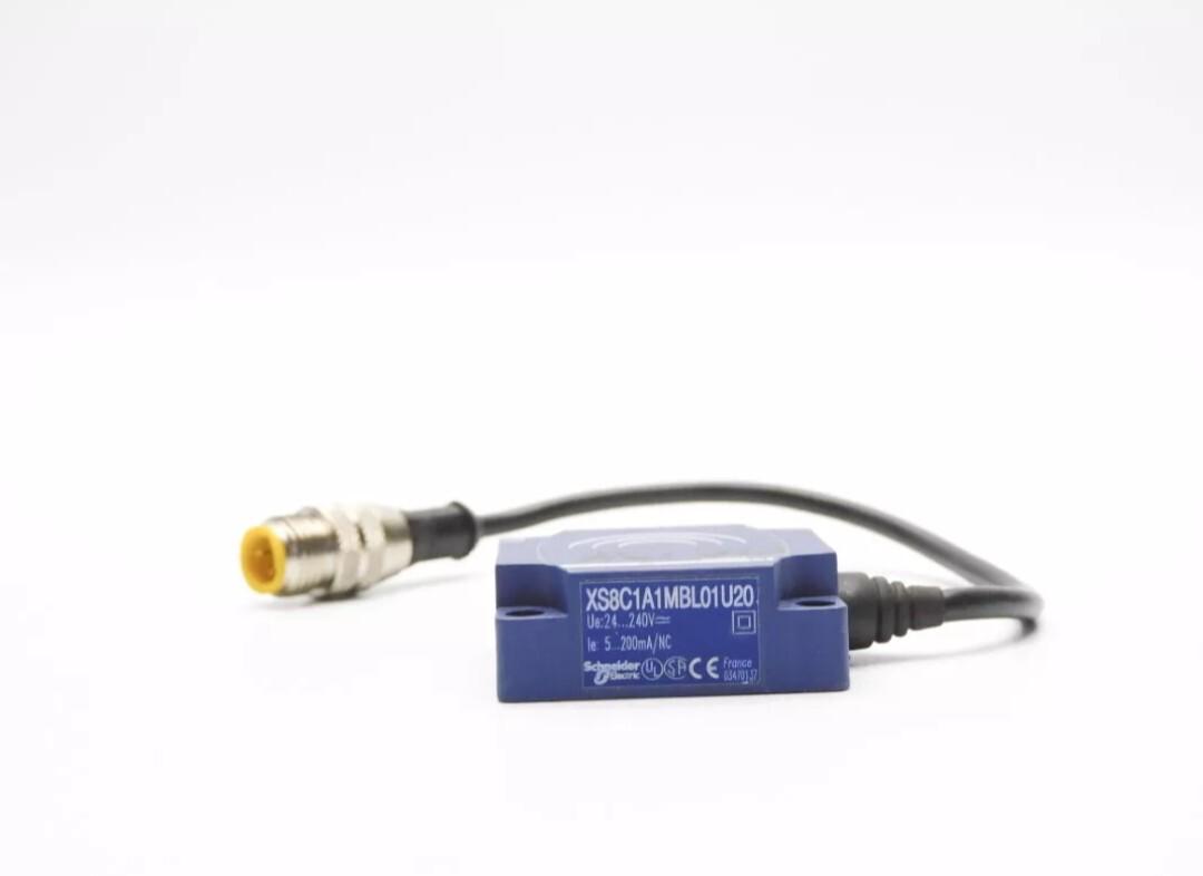 Inductive proximity sensors XS, inductive sensor XS8 40x40x15, PBT, Sn25mm, 24...240VAC/DC, 1/2" 0.15 m