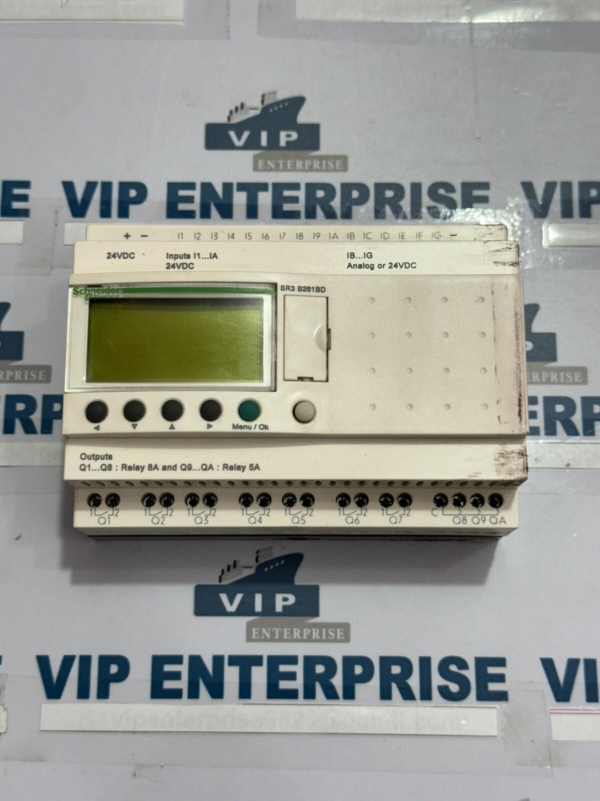 modular smart relay, Zelio Logic SR2 SR3, 26 IO, 24V DC, clock, display, 10 relay outputs