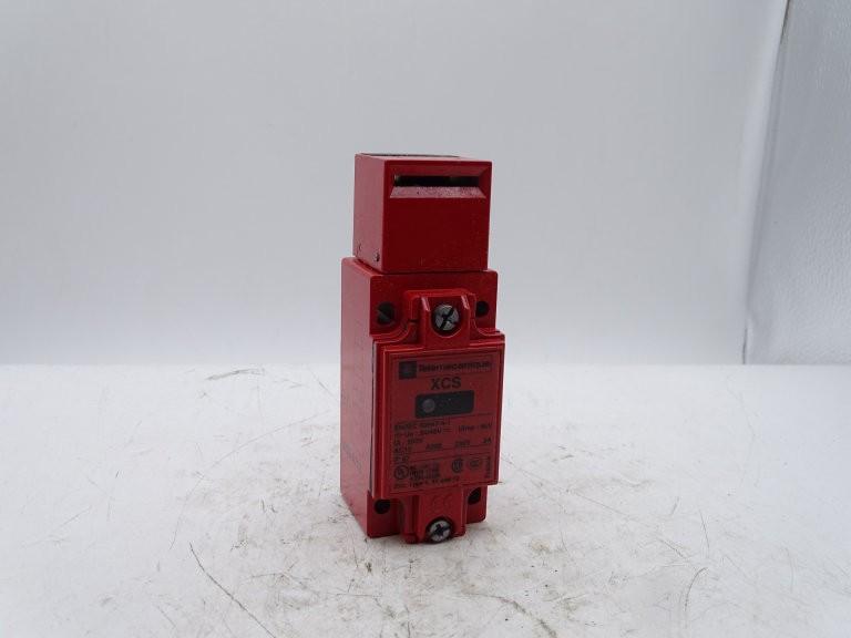 Safety switch, Telemecanique Safety switches XCS, metal XCSA, 2 NC + 1 NO, slow break, 1 entry tapped 1/2" NPT
