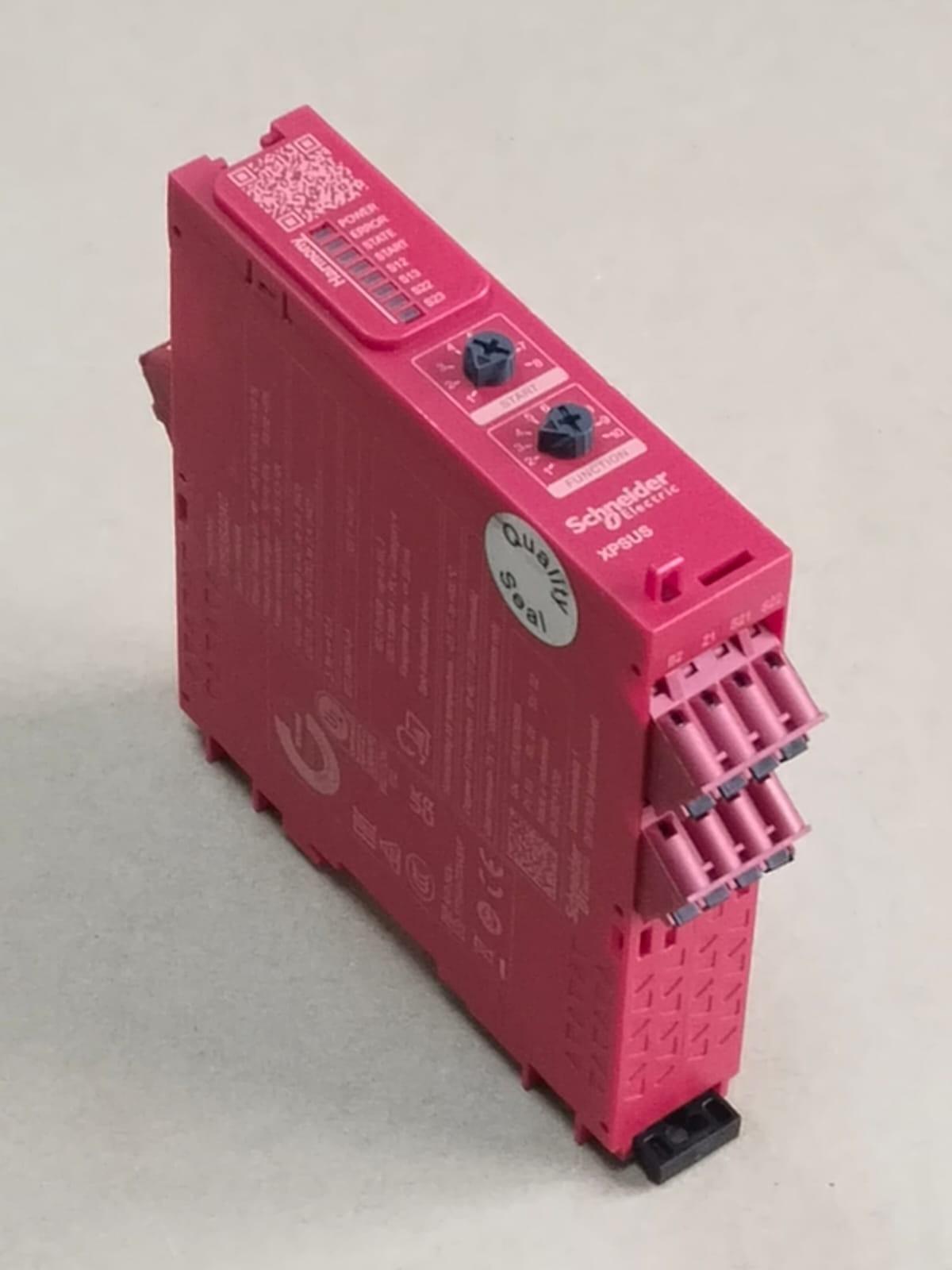 safety module, Harmony XPSU, Cat 4, features 2 x XPSUAF with enabling movement, 48 to 240V AC or DC, spring