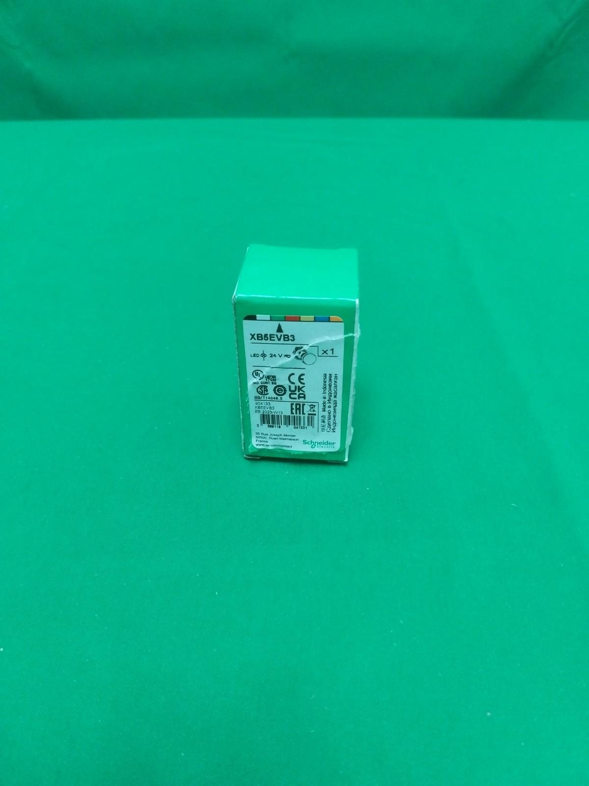 Monolithic pilot light, Harmony XB5, grey plastic, green, 22mm, universal LED, plain lens, 24V AC DC