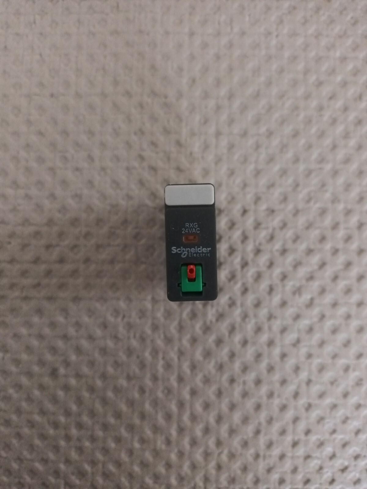 interface plug in relay, Harmony Electromechanical Relays, 5A, 2CO, lockable test but to n, 24V AC