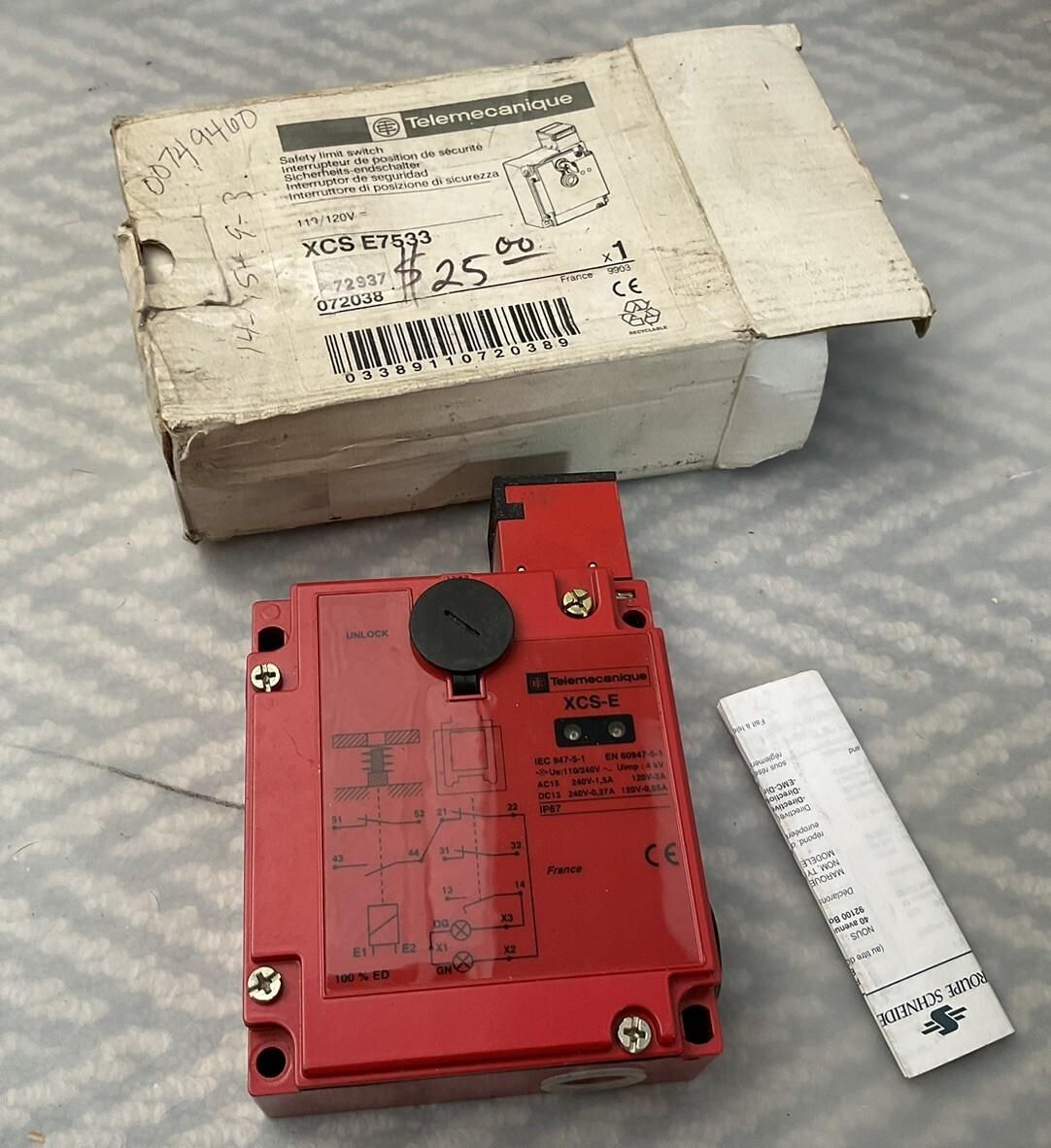 Safety switch, Telemecanique Safety switches XCS, metal XCSE, 2NC+1 NO slow break, 2entries tapped 1/2" NPT 110/120 V