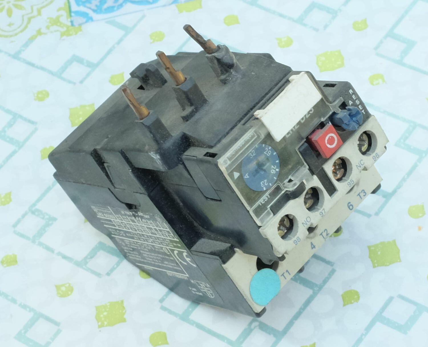 LR2D2353 Relais protection thermique moteur 23-32A état moyen