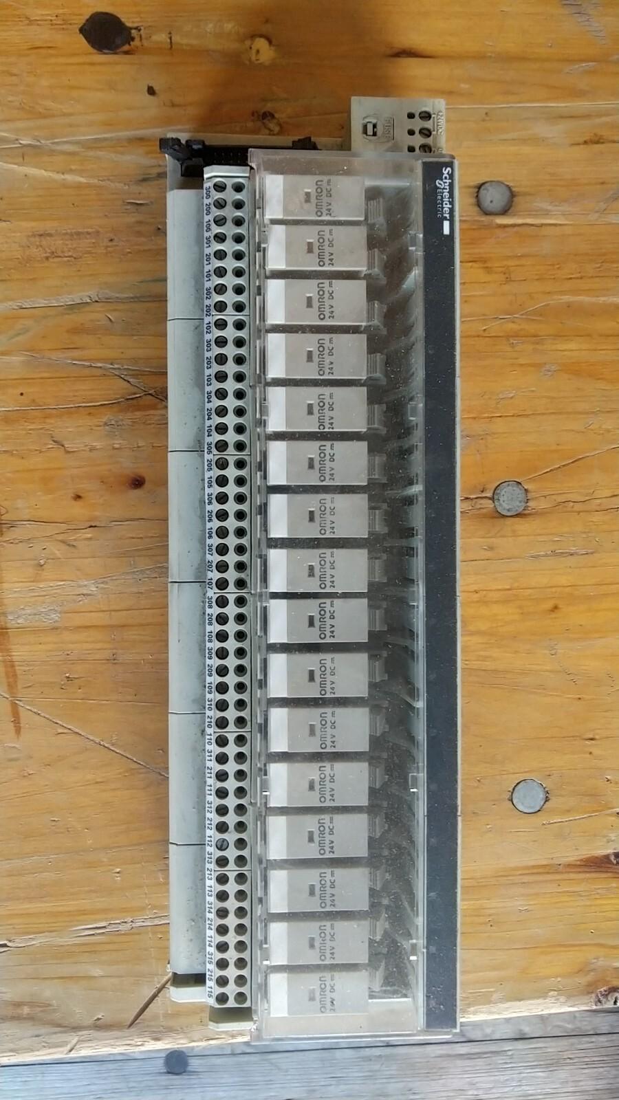 Sub-base with plug-in electromechanical relay ABE7 - 16 channels - relay 12.5 mm