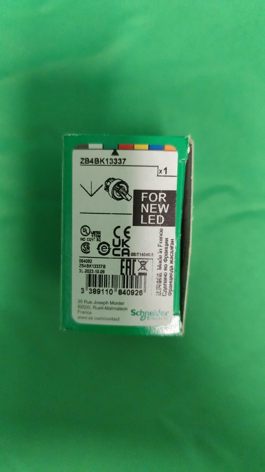 Head for illuminated selector switch, Harmony XB4, universal LED, black metal, green handle, 22mm, 3 positions, stay put