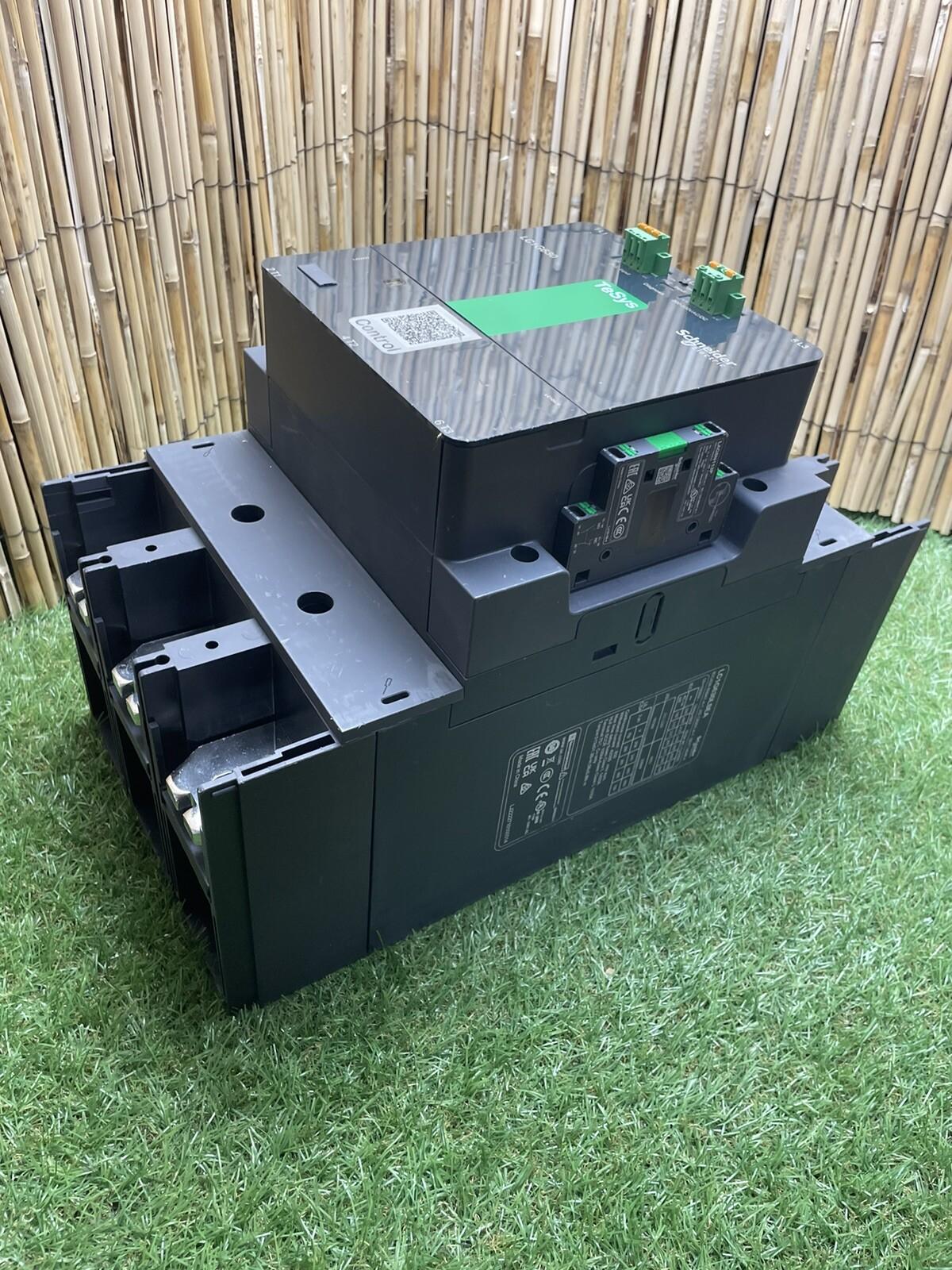 Contactor, high power, TeSys Giga, advanced version, AC-3, <= 440V, 630A, 3 pole/NO, 200-500VAC/DC coil