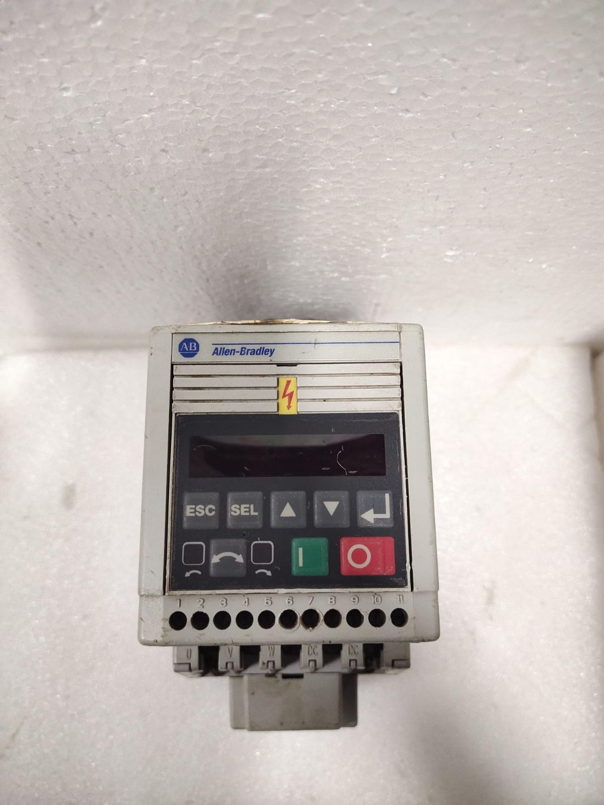 Bradley 160S-AA08NSF1P1 SER Variateur VFD 1,5 kW HP Analog Occasion