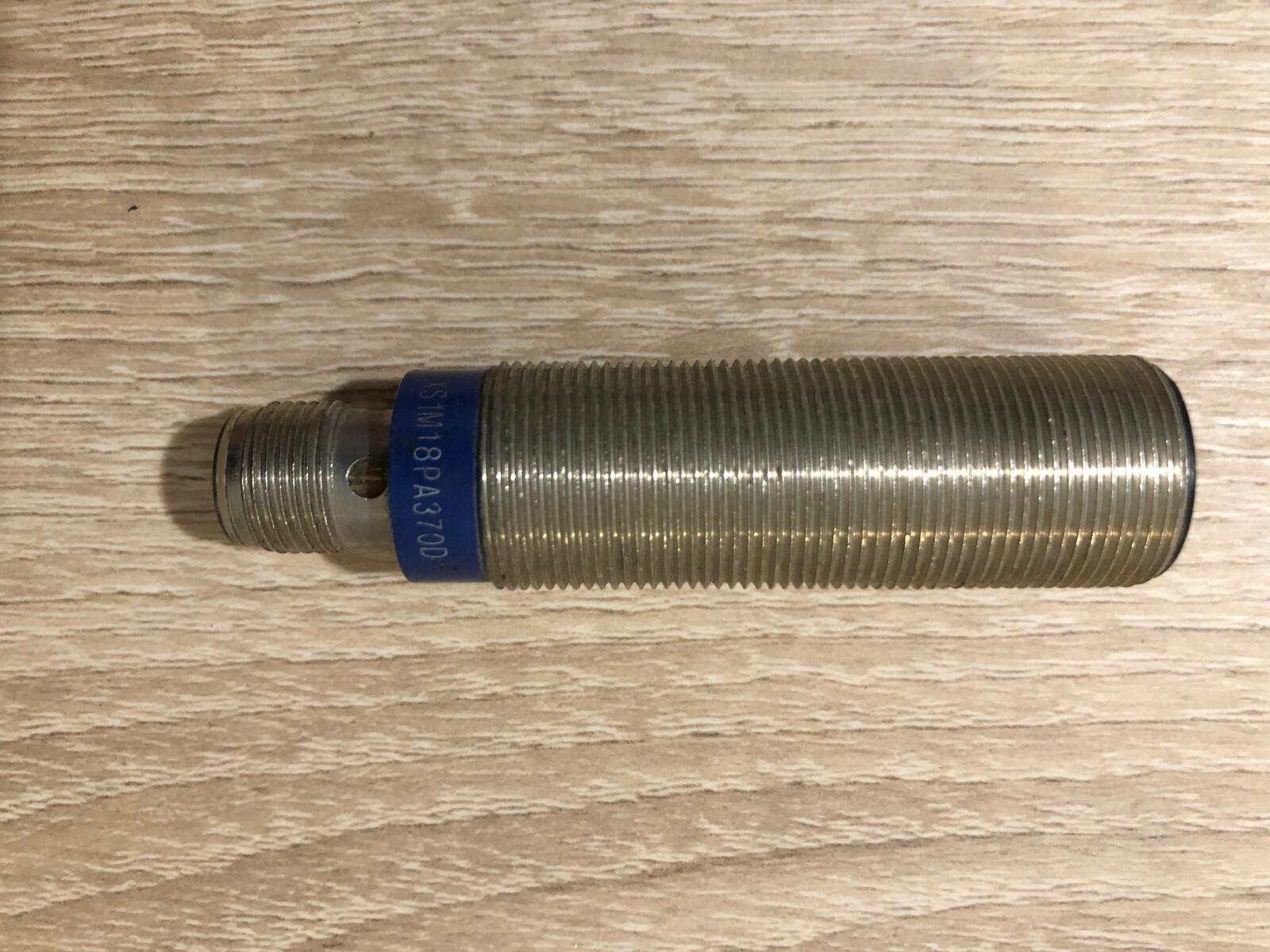 Detecteur inductif XS1M18PA370D Inductive sensor