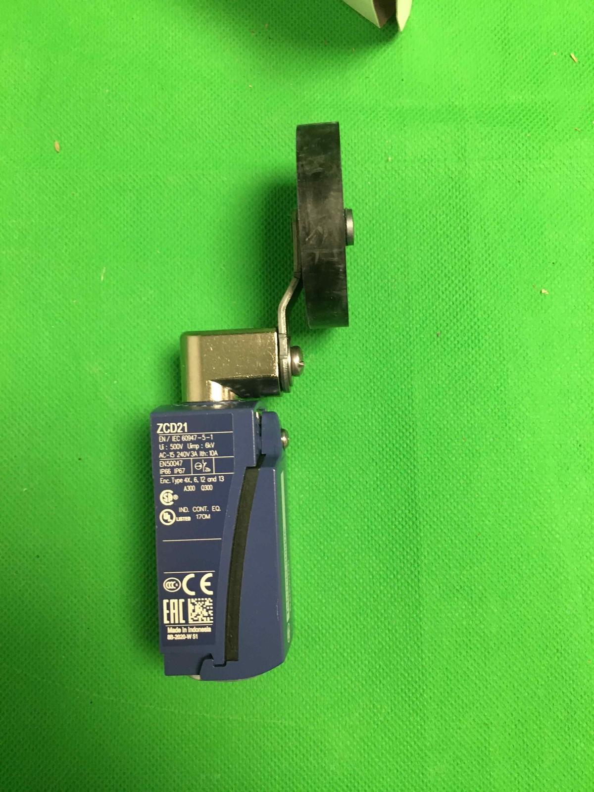 Limit switch, Limit switches XC Standard, XCKD, thermoplastic roller lever Ø 50 mm, 1NC+1 NO, snap, M16